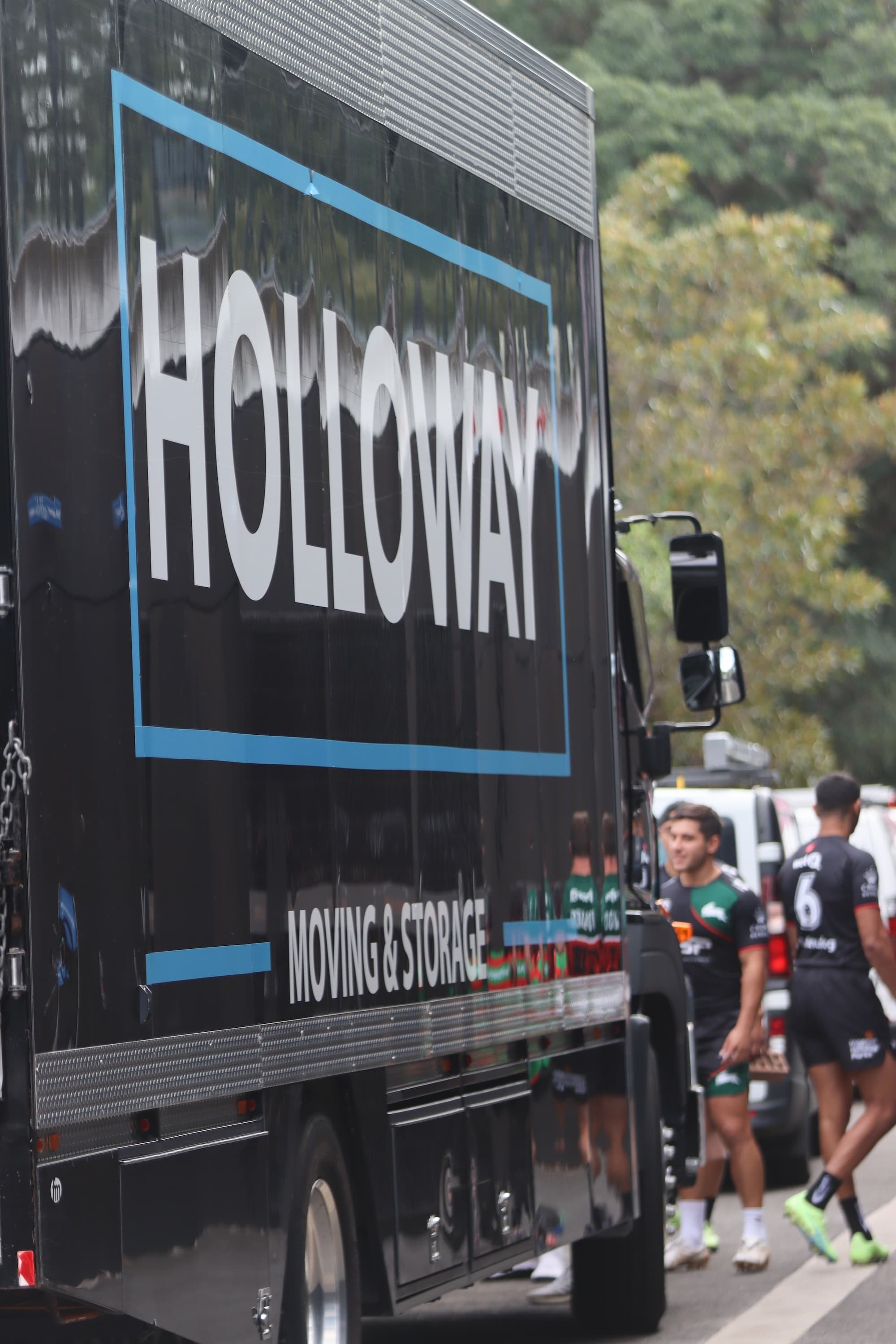 Rabbitohs team with Holloway truck